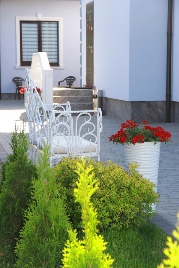 Lebediny Guest House Брест Екстериор снимка